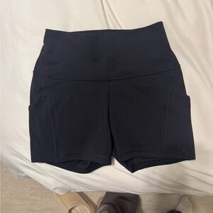 CRZ YOGA High-Waist Black Athletic Shorts with Side Pockets